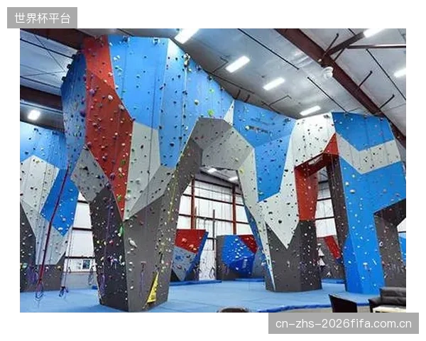 天骄攀岩为新建的万达广场中庭攀岩墙实施整体验收,利用该系统验证了复杂商业环境下钢结构的锚固可靠性 天骄攀岩为新建的万达广场中庭攀岩墙实施整体验收,利用该系统验证了复杂商业环境下钢结构的锚固可靠性